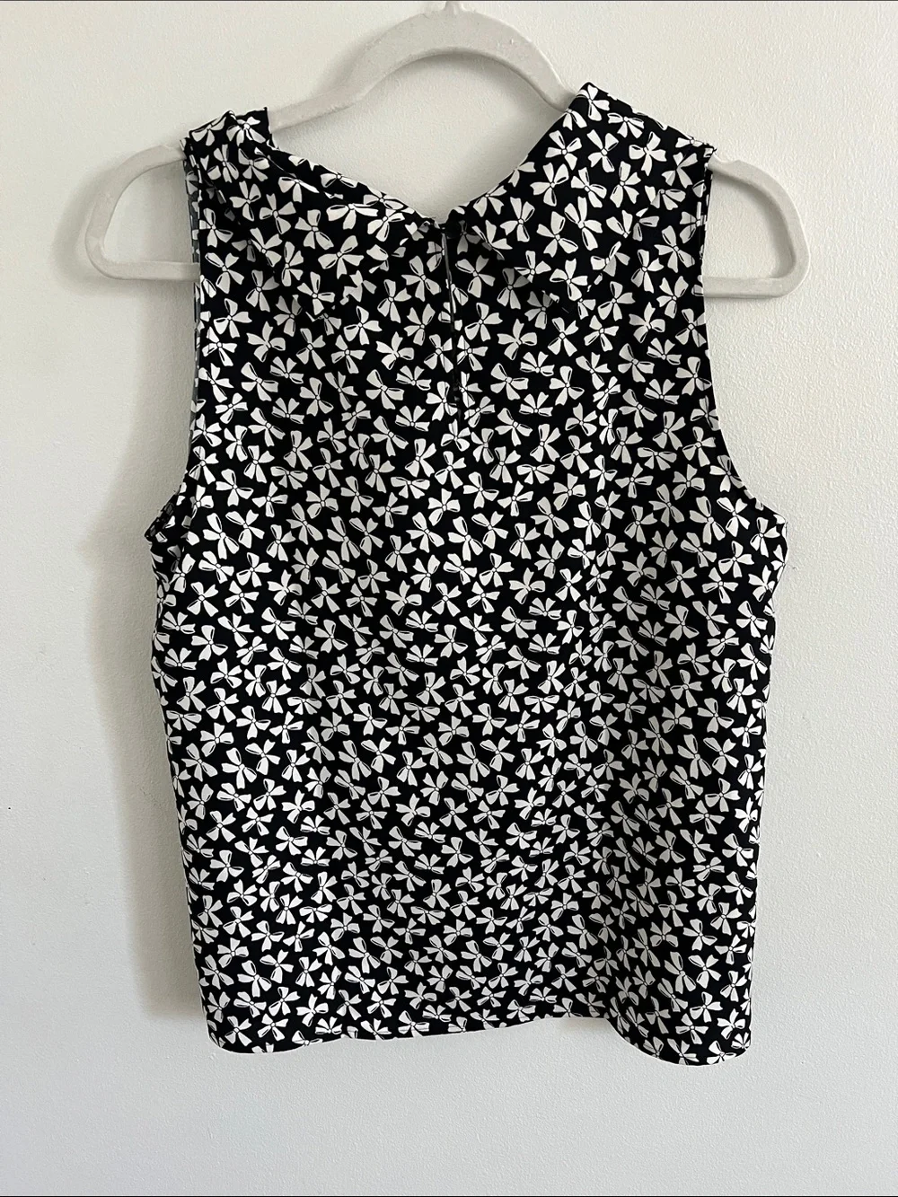 Ann Taylor Black and White Floral-Print Short Sleeve Tee - Picture 3 of 7